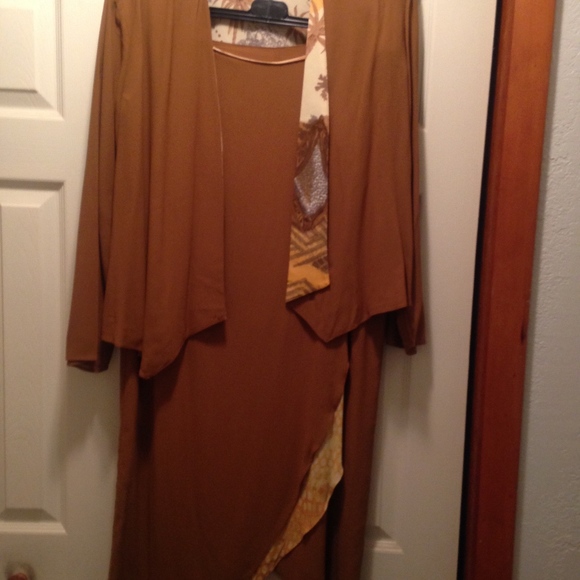 Two Piece Suit - Picture 3 of 6